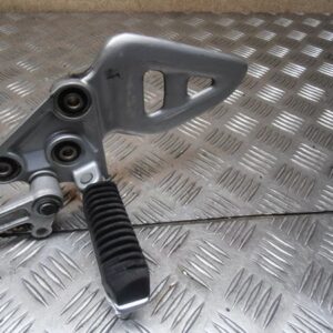 ESTRIBERA DELANTERA IZQUIERDA