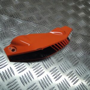 EMBELLECEDOR DERECHO (FARO DELANTERO)