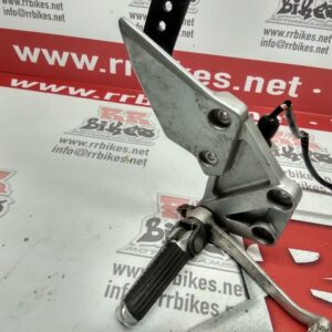 ESTRIBERA DELANTERA DERECHA