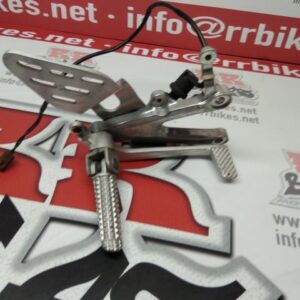 ESTRIBERA DELANTERA DERECHA