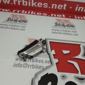 ESTRIBO DELANTERO DERECHO