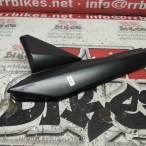 PLASTICO BAJO ASIENTO IZQUIERDO