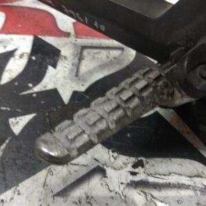 ESTRIBO DELANTERO DERECHO