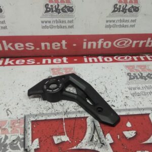 PLASTICO DERECHO CUBRECHASIS