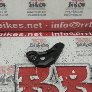 PLASTICO IZQUIERDO CUBRECHASIS