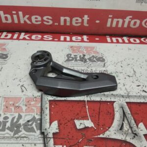 PLASTICO IZQUIERDO CUBRECHASIS