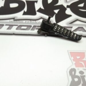 ESTRIBO TRASERO DERECHO