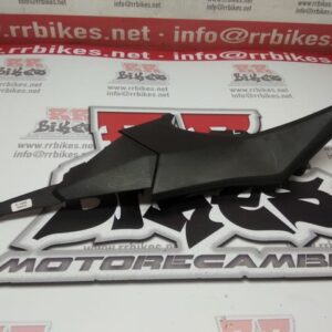 PLÁSTICO BAJO ASIENTO IZQUIERDO