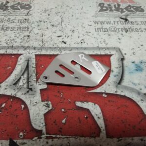 EMBELLECEDOR ESTRIBERA DERECHA