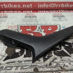 PLÁSTICO BAJO ASIENTO IZQUIERDO