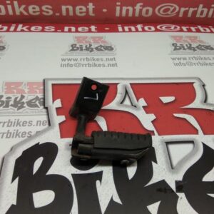 ESTRIBO TRASERO IZQUIERDO