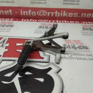 ESTRIBERA DELANTERA DERECHA