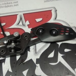 ESTRIBERA DELANTERA IZQUIERDA