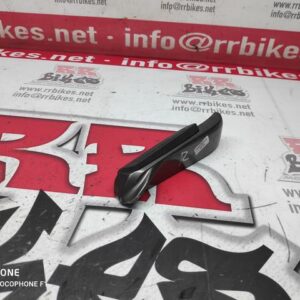 ESTRIBO TRASERO DERECHO