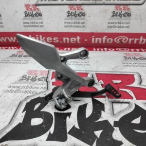 ESTRIBERA DELANTERA DERECHA