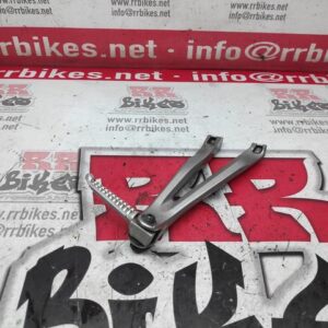 ESTRIBERA TRASERA DERECHA