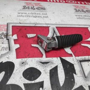 ESTRIBO TRASERO DERECHO