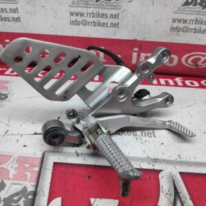 ESTRIBERA DELANTERA DERECHA