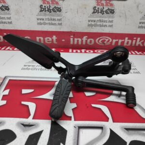 ESTRIBERA DELANTERA DERECHA