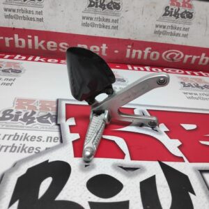 ESTRIBERA DELANTERA DERECHA