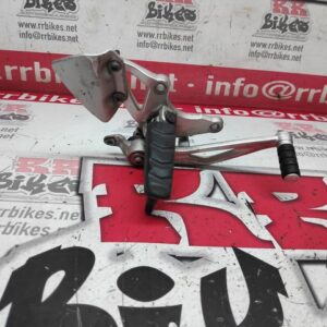 ESTRIBERA DELANTERA DERECHA