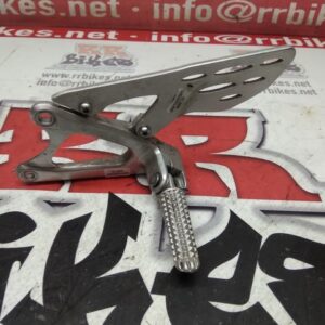 ESTRIBERA DELANTERA IZQUIERDA