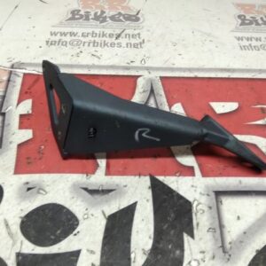 SOPORTE ESPEJO DERECHO