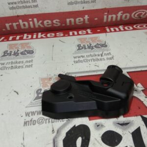 PLASTICO MOTOR IZQUIERDO