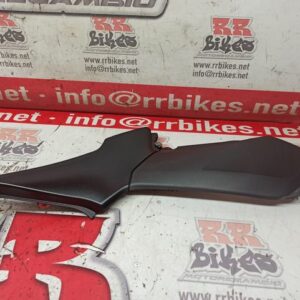 PLASTICO BAJO ASIENTO DERECHO