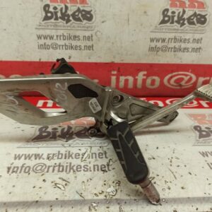 ESTRIBERA DELANTERA DERECHA