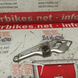 ESTRIBERA DELANTERA IZQUIERDA