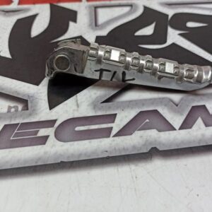 ESTRIBO TRASERO IZQUIERDO