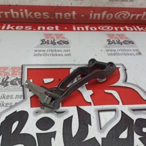 ESTRIBERA TRASERA DERECHA