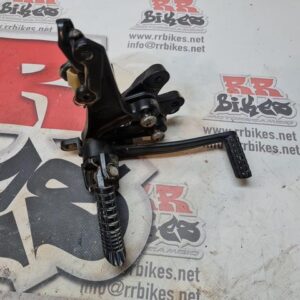 ESTRIBERA DELANTERA DERECHA SUZUKI GSXR600 2014