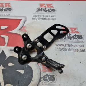 ESTRIBERA DELANTERA IZQUIERDA SUZUKI GSXR600 2014