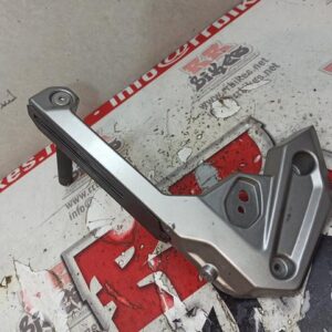 ARAÑA IZQUIERDA SUZUKI VSTROM 1050 XT 2022