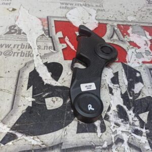 EMBELLECEDOR CHASIS DERECHO HONDA CB750 HORNET 2022
