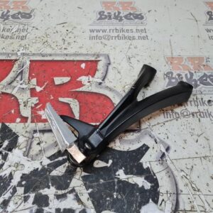 ESTRIBERA TRASERA DERECHA SUZUKI GSXS1000 2022