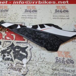 PLASTICO DEPOSITO IZQUIERDO SUZUKI GSXS1000 2022