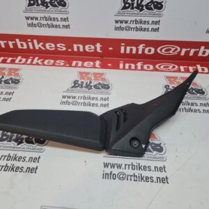 PLASTICO BAJO ASIENTO IZQUIERDO HONDA CBR650R 2025