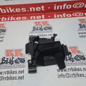 PLASTICO BATERIA HONDA CBR650R 2025