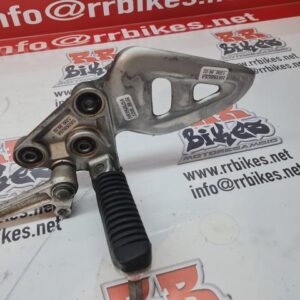 ESTRIBERA DELANTERA IZQUIERDA SUZUKI HAYABUSA GSXR1300 2004
