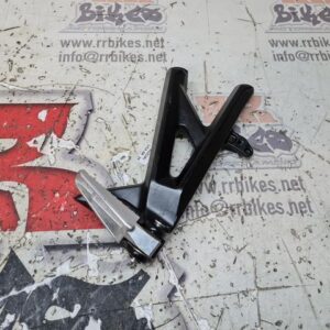 ESTRIBERA TRASERA DERECHA SUZUKI GSX8R 2024