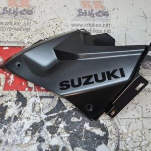 TAPA DEPOSITO IZQUIERDA SUZUKI GSX8R 2024